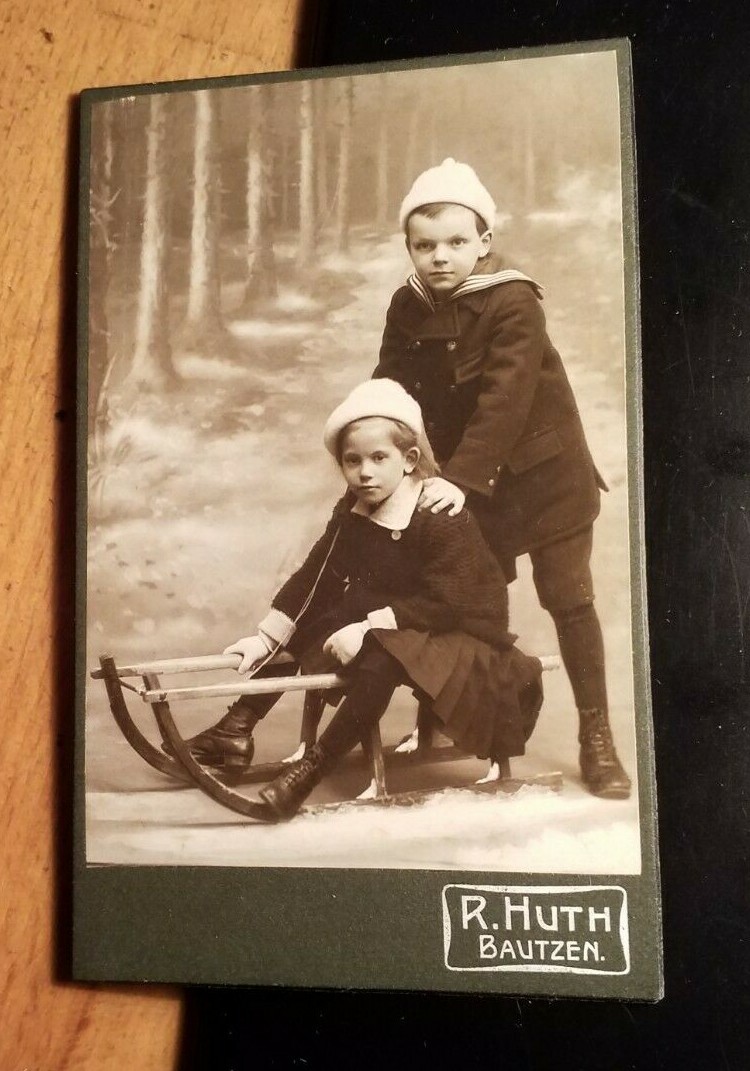 2 Kids – Girl & Boy with Sleigh – Snow Backdrop CDV Rich. Huth Bautzen