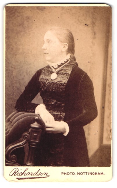 Photograph W. Richardson, Nottingham, 2 A Portland Rd., Portrait Young Lady in