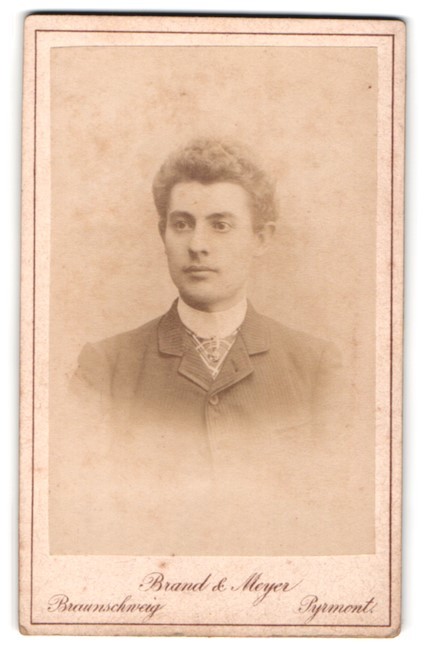 Photograph Brand & Meyer, Braunschweig, Bankplatz No. 3, Portrait of a Curly