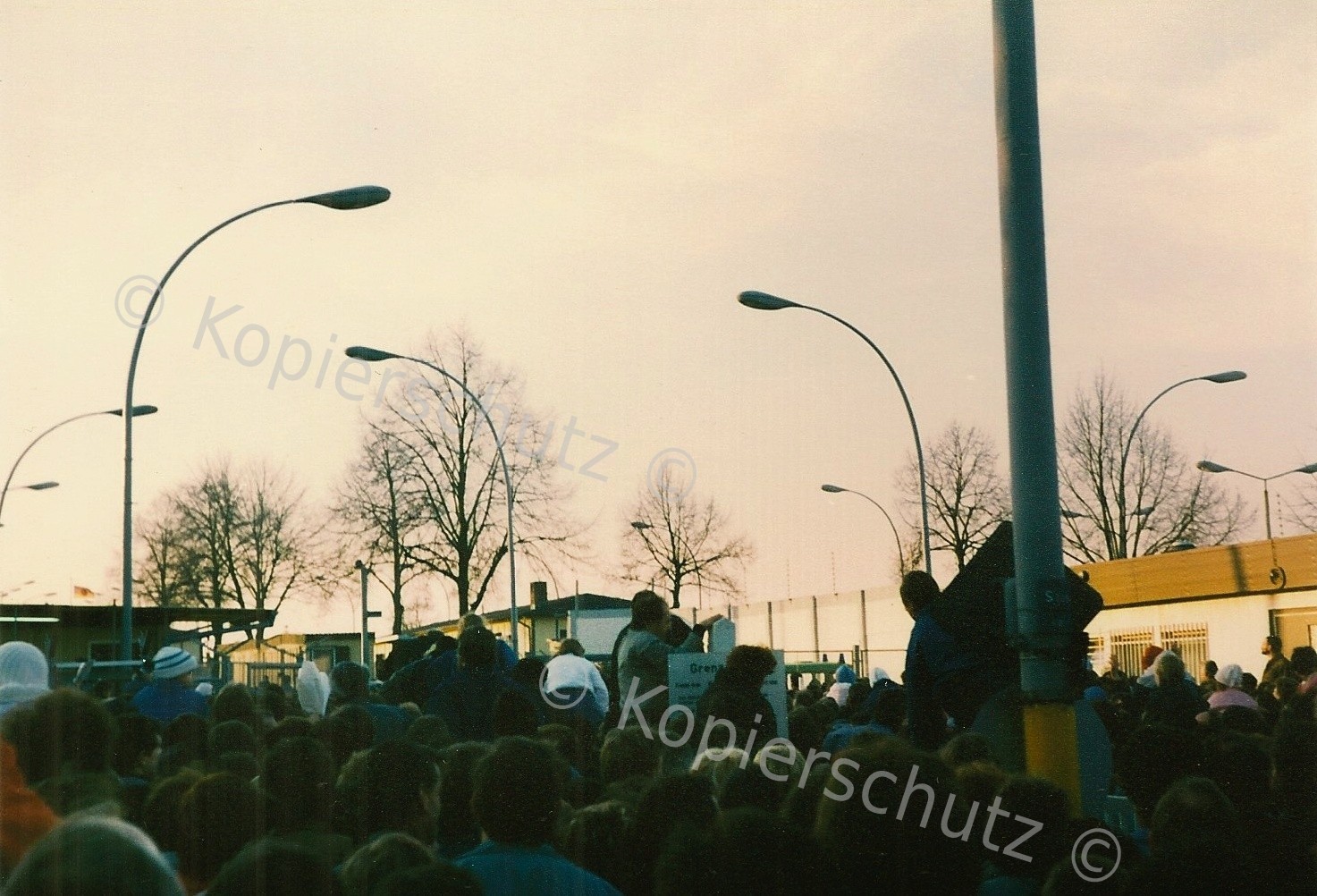 5 different photo 13×18 cm GDR Berlin GüSt. Bornholmer Str. Wall Bridge 10.11.1989