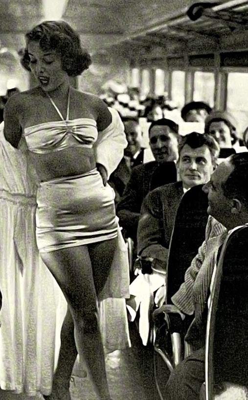 Fashion Show On A Train 1949 Art Photo Print Card By Dan Weiner Fotofolio 4”x6”