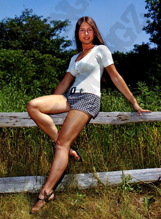 Sexy Busty Brunette Gorgeous Legs 1970s Pinup Girl Cheesecake REAL Photo Not AI