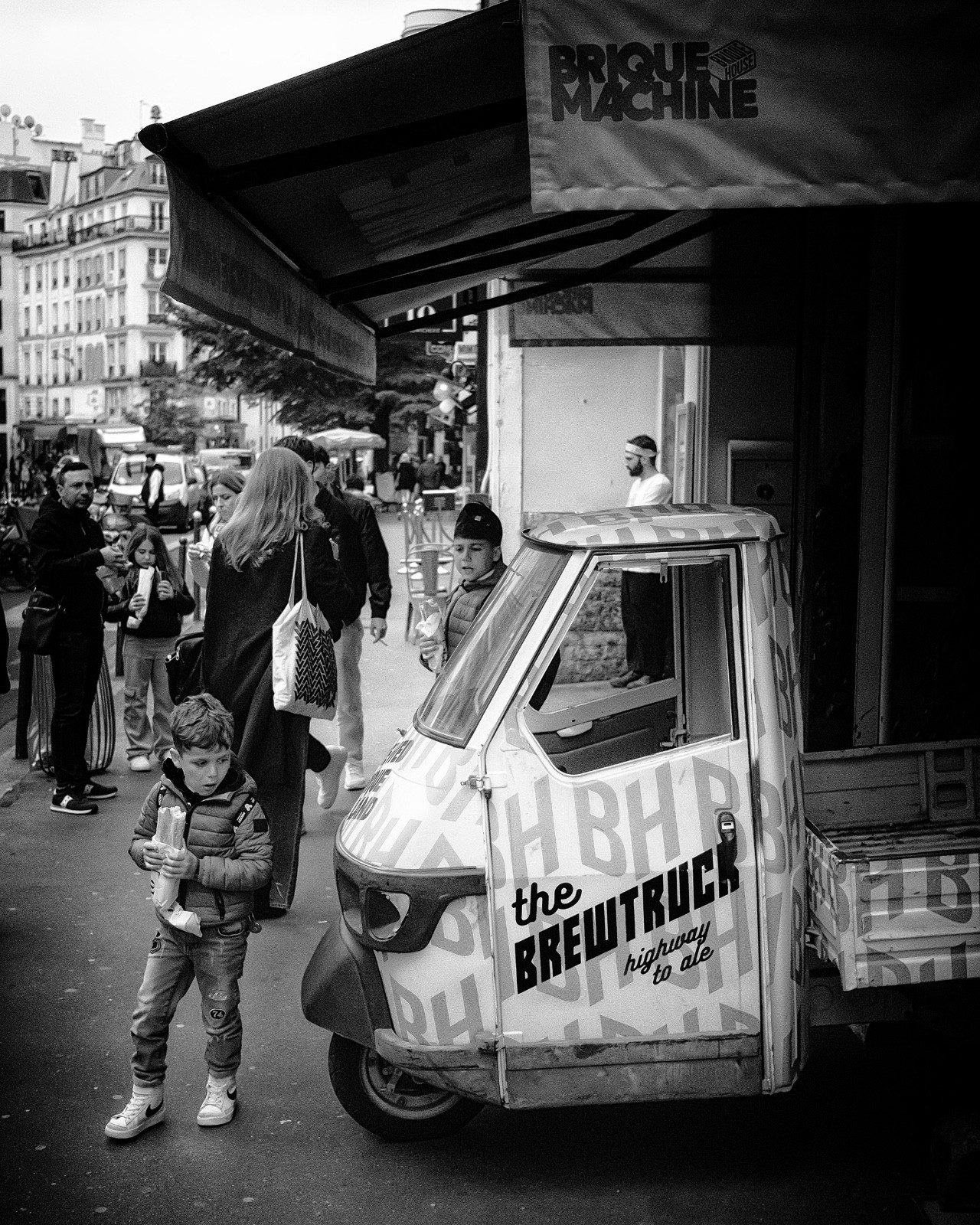 Fine Art Photography 5×7, 8×10, 11×14, 16×20 – Paris, France Street