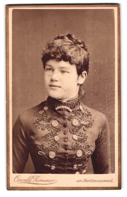 Photograph Oswald Zimmer, Dresden-A, Zeughausstrasse 3, portrait young lady in