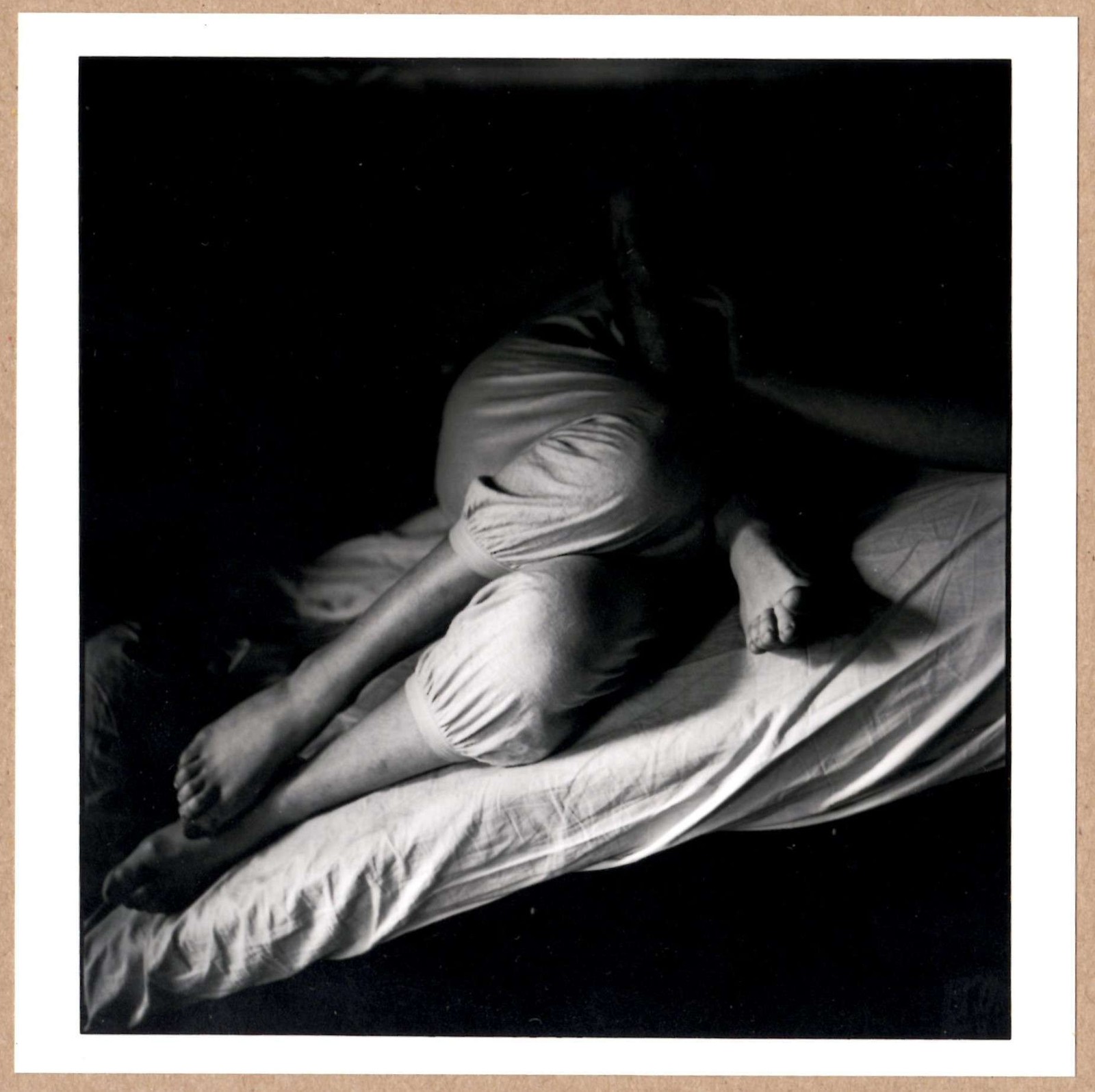 SIGNED ELLIOTT ERWITT INTIMATE PORTRAIT OF LEGS ON A BED 6 x 6 MAGNUM PRINT