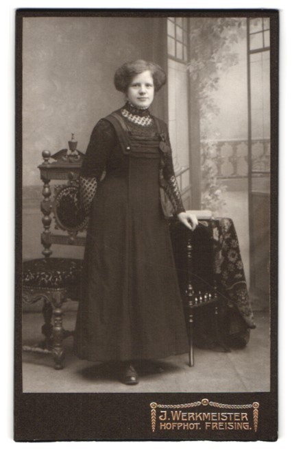 Photograph J. Werkmeister, Freising, woman in elegant dress CDV / cabinet photo