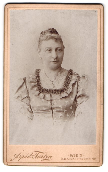 Photograph Arpád Turtzer, Vienna, Margarethenstr. 32, Portrait Blonde Pretty Lady