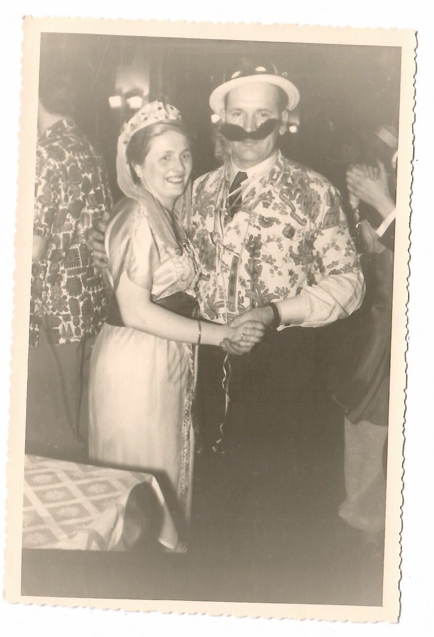 11 892 – Photo Postcard * Carnival * Couple Dancing * Costume