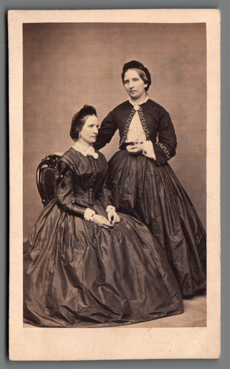 Early CDV Photo 2 Ladies Woman Portrait Hanover Studio Günther C2179