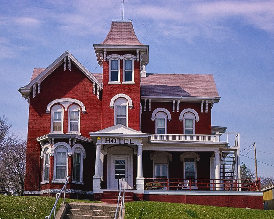 8×10 Color vintage photo Brooklyn Hotel in Brooklyn, Iowa. Free Shipping!!