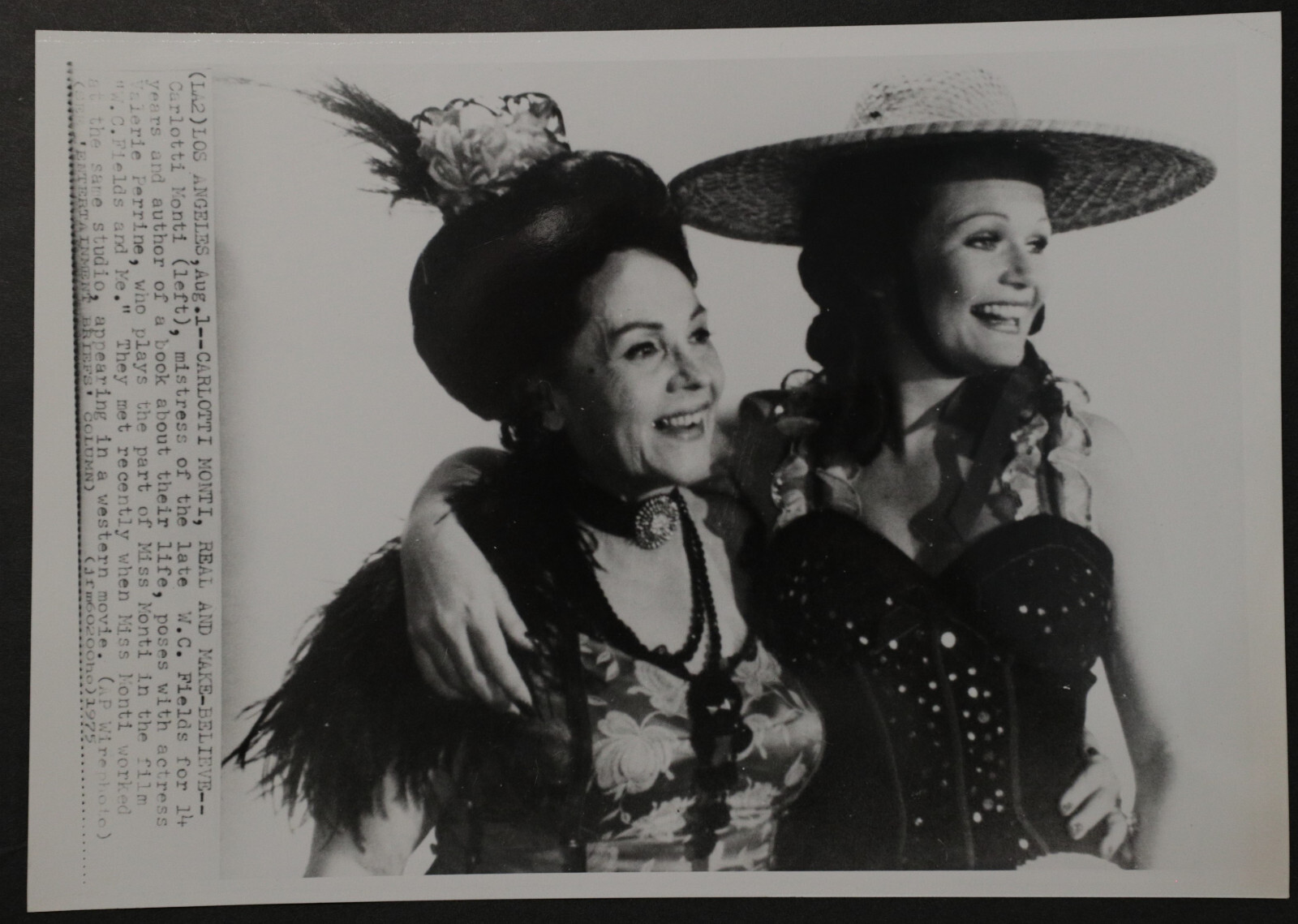 Carlotti Monti and actress Valerie Perrine Press Photo 9×7, b/w 1975