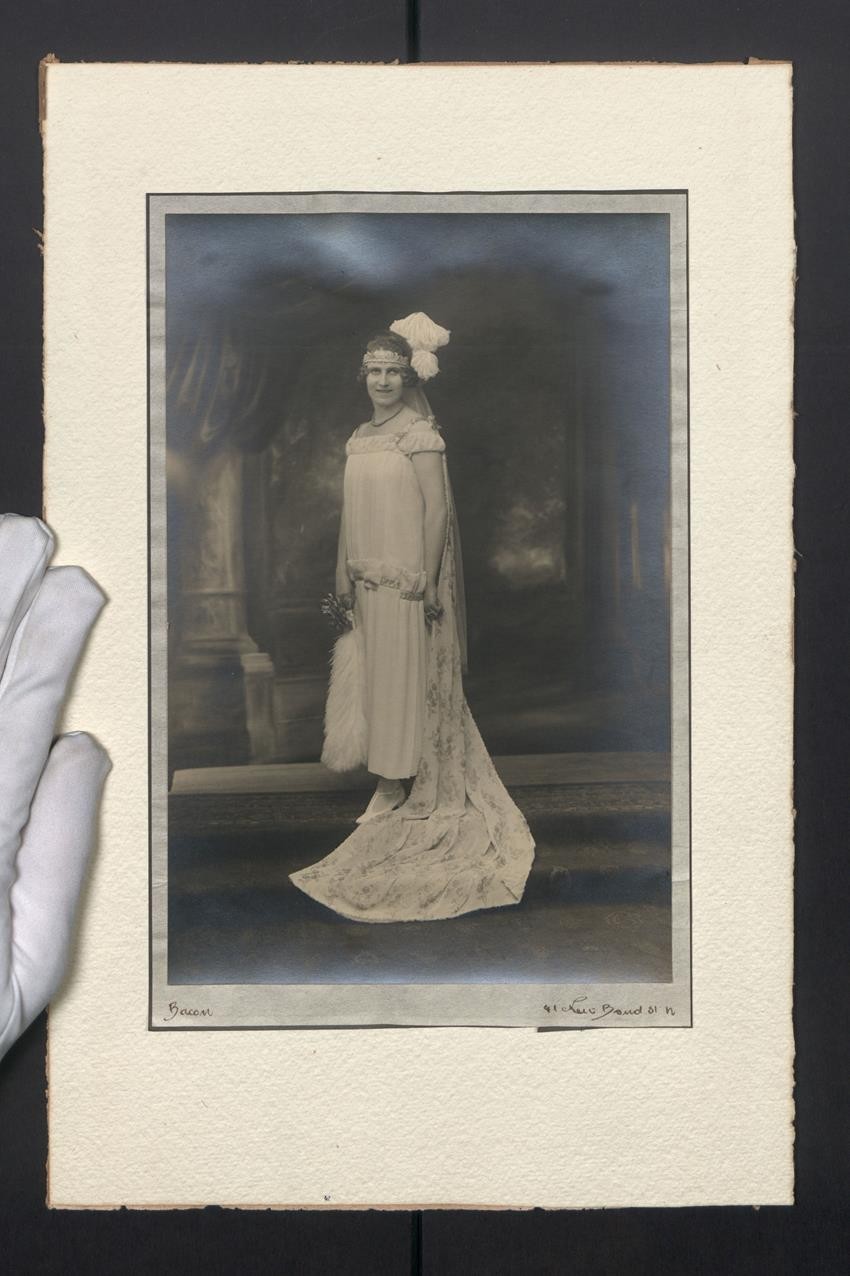Photograph James Bacon & Sons, London, 41 New Bond St., Portrait Alexandra Duff