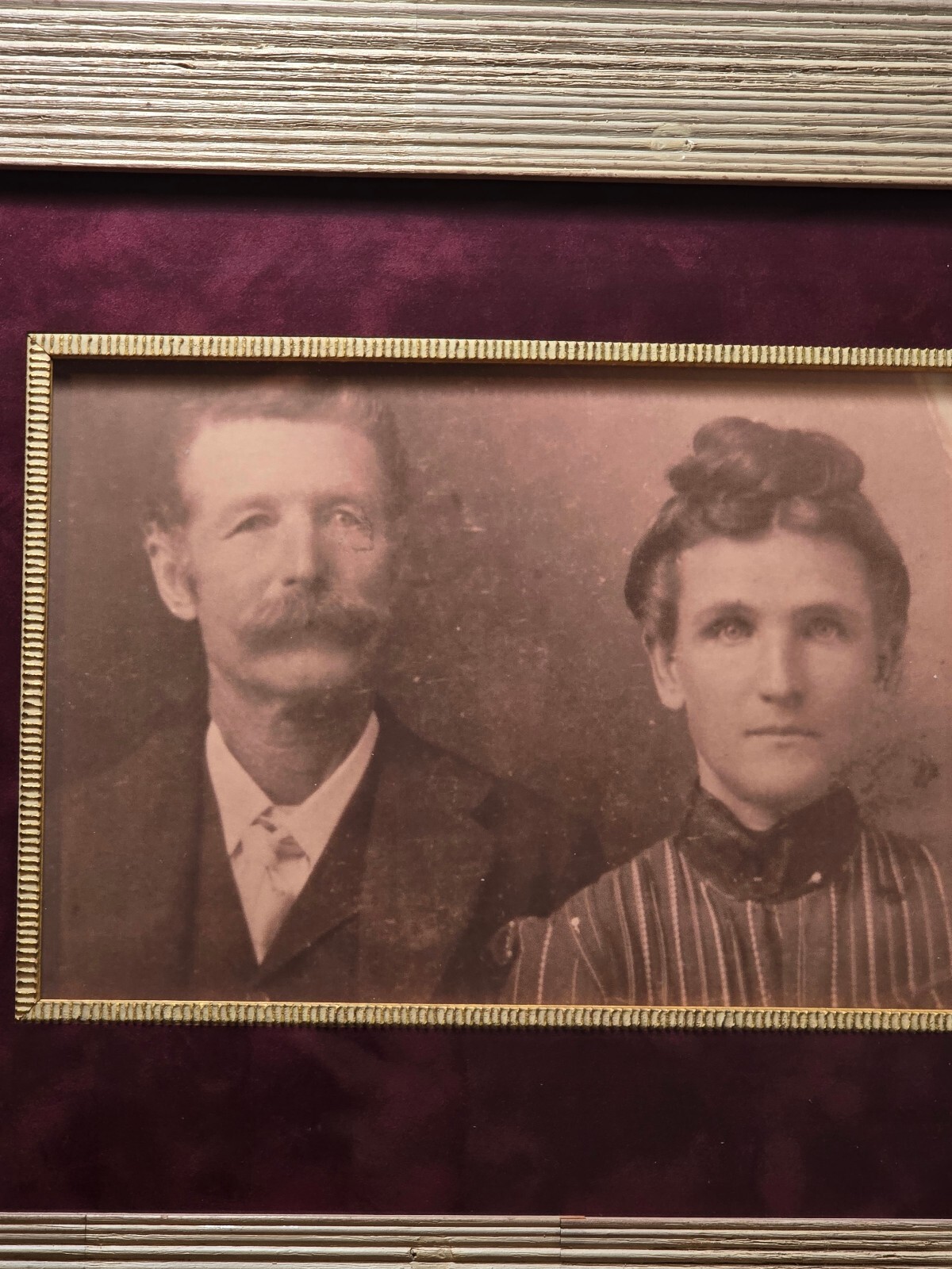 Antique Victorian Cabinet Card Photo Ribbed Wood Frame Velvet Mat Portrait