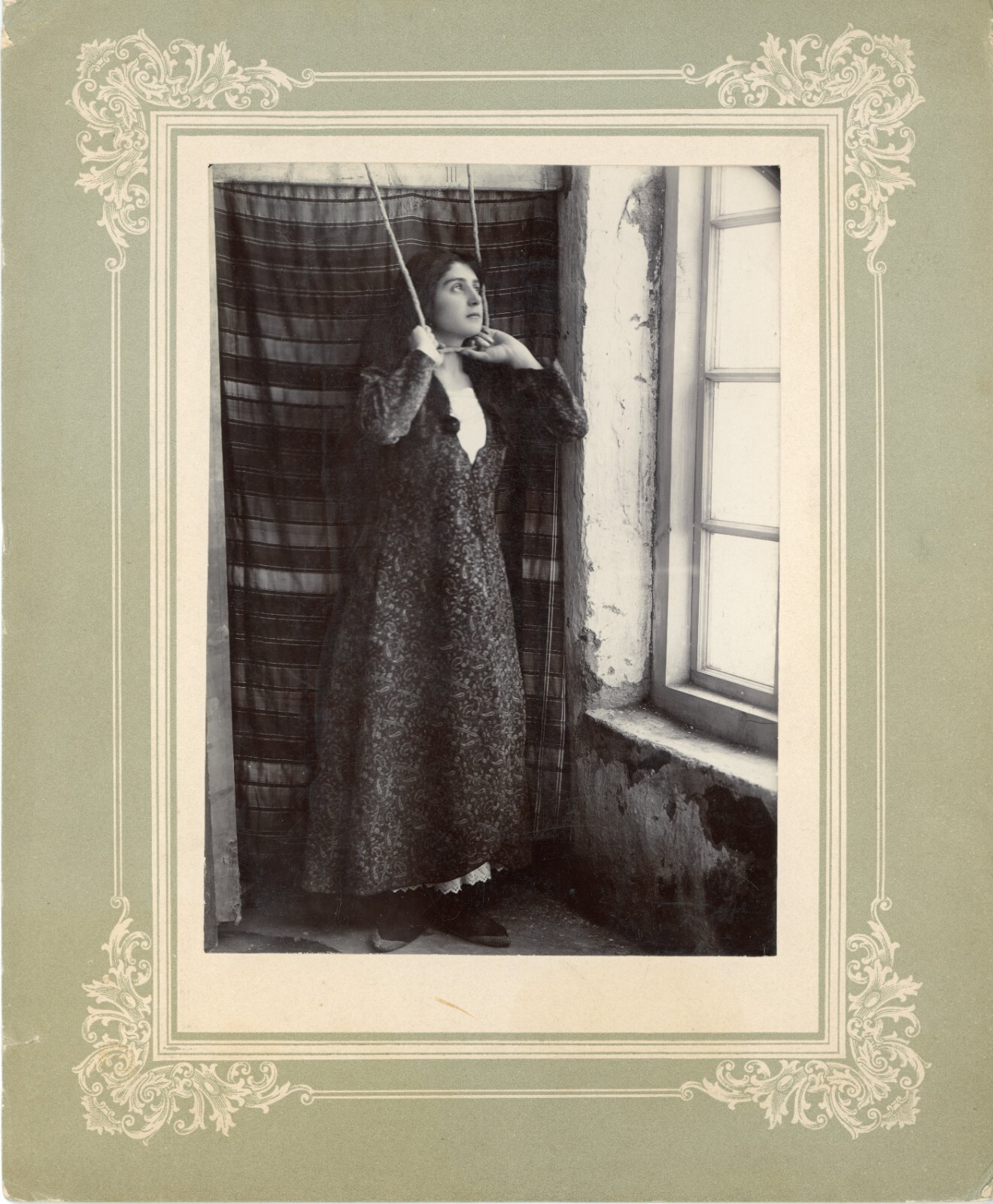 Cabinet Photo Profound Female with rope Theater Actor Suicide Macabre Death