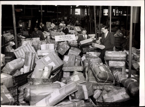 Photo London City England, General Post Office, Christmas Parcels… – 10334524