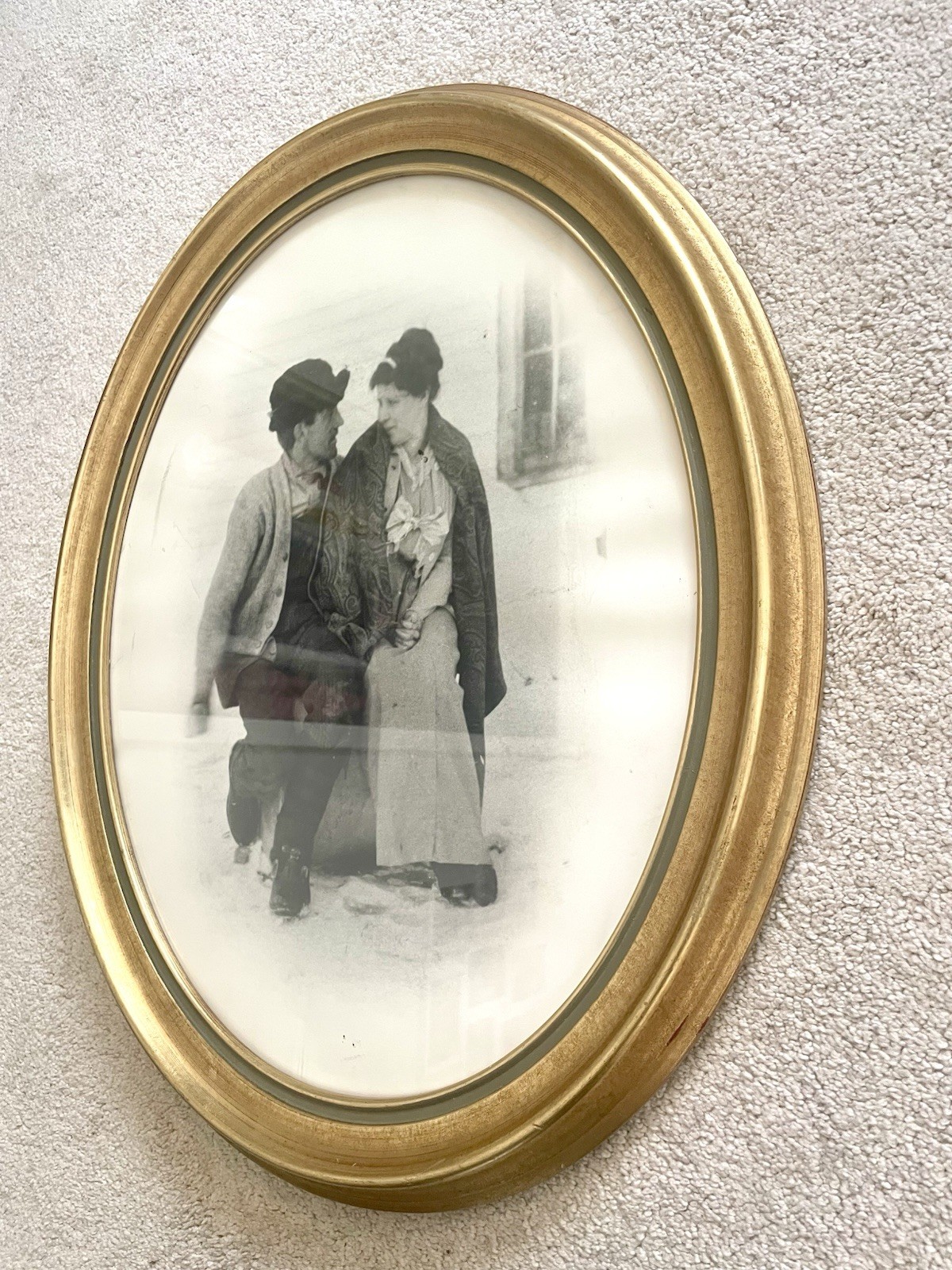 Vintage Large Oval Frame Couple In love Photo Portrait Glass Wood Gold Gilt 23×1