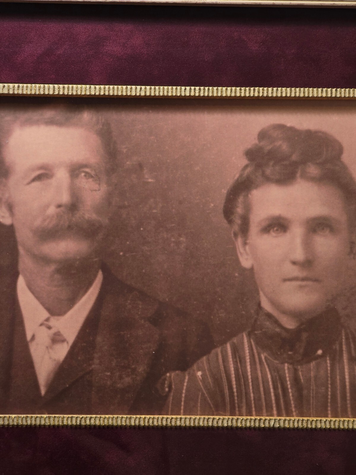 Antique Victorian Cabinet Card Photo Ribbed Wood Frame Velvet Mat Portrait