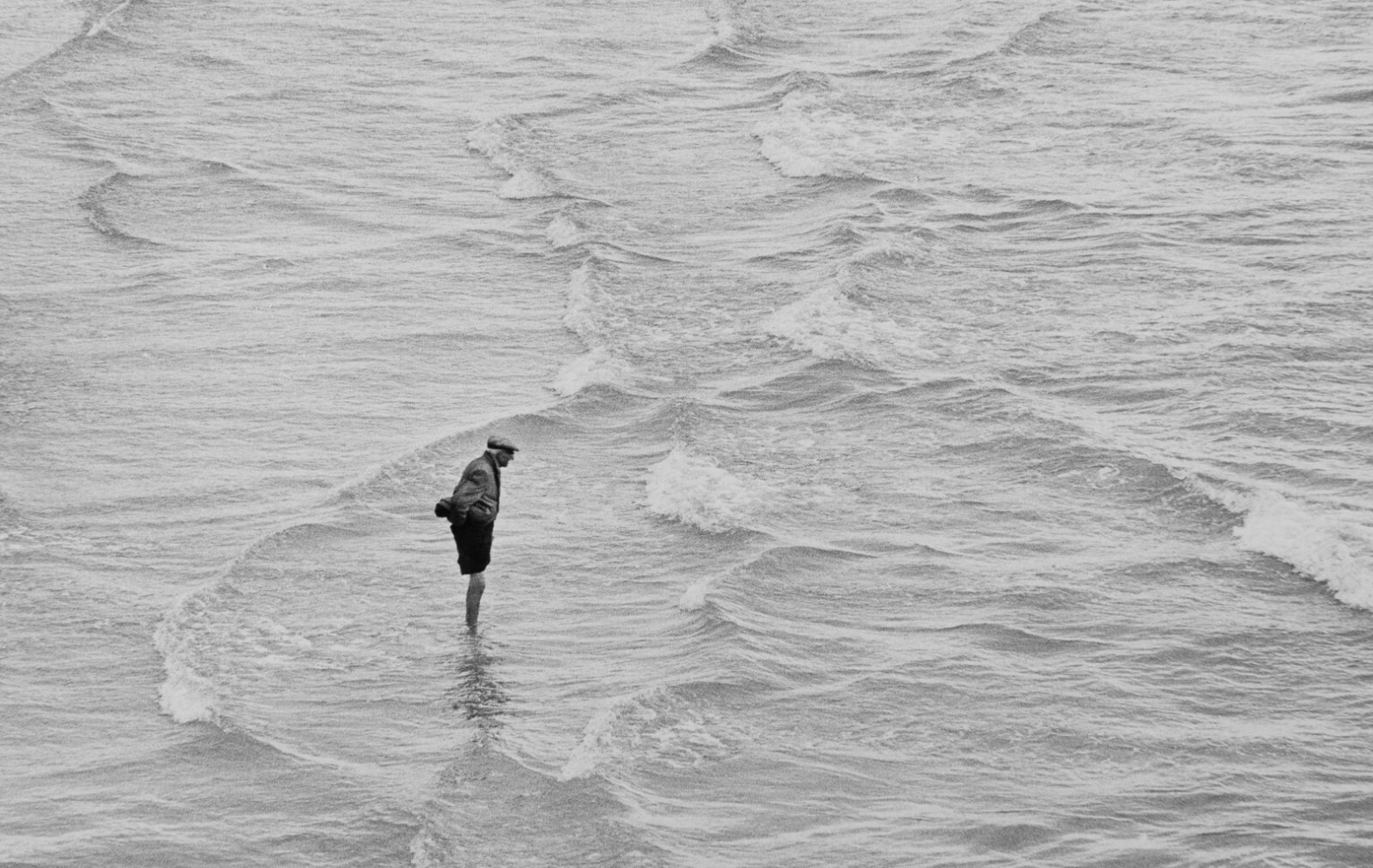 ELLIOTT ERWITT (* 1928), Waves, Brighton, 1956