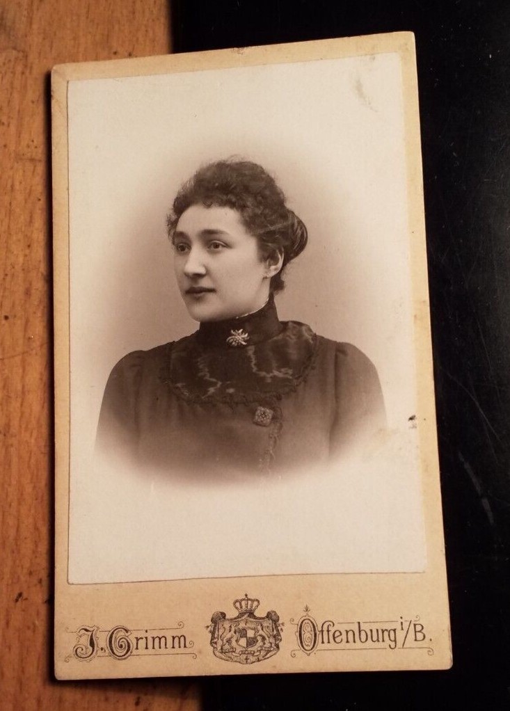 Girl – young woman – portrait / CDV J. Grimm Offenburg i. B.