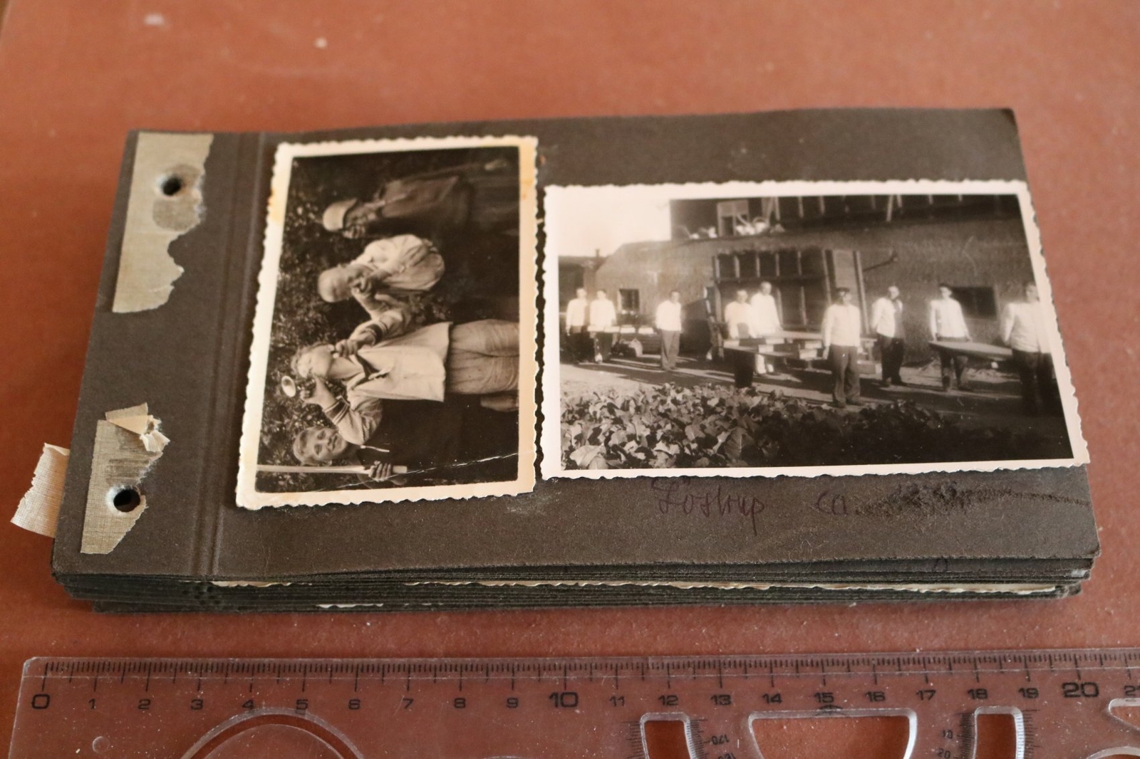 Reste eines Albums 55 Fotos – Soldaten, Ärzte, OP, Pimpfe, Badegäste, Sport usw.