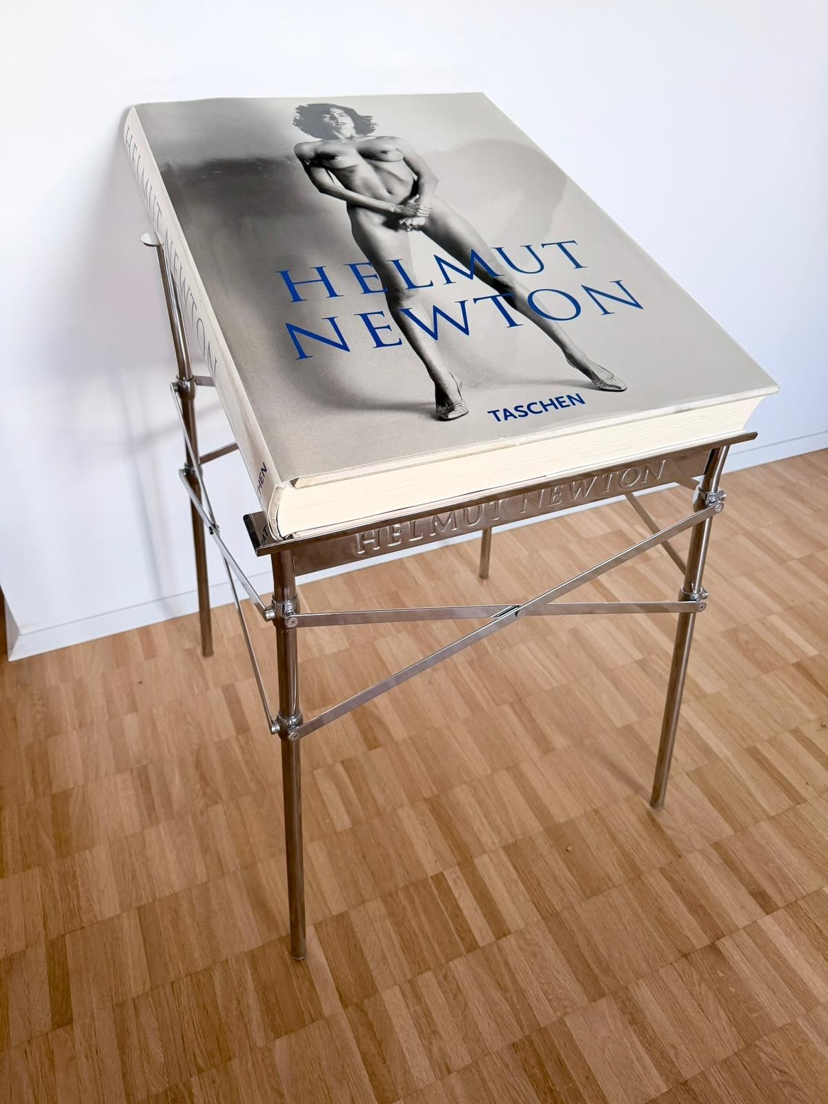 Helmut Newton SUMO 1999 – Philippe Starck Stand – 10,000 Edition BAGS