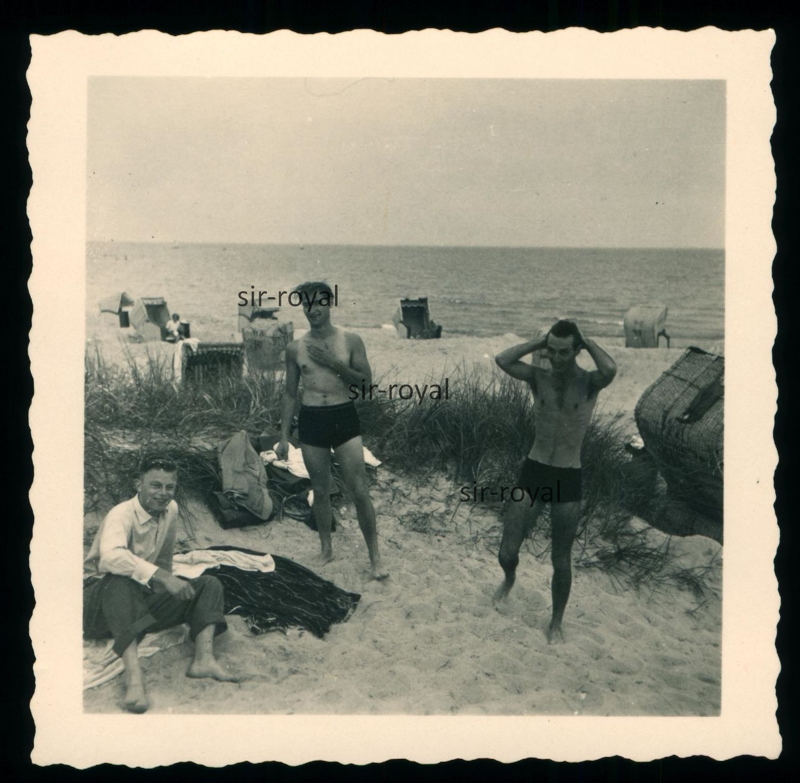 Pretty Men Semi Nude in Swim Trunks – 1950s – Gay Nude Boys – Photo 6x6cm