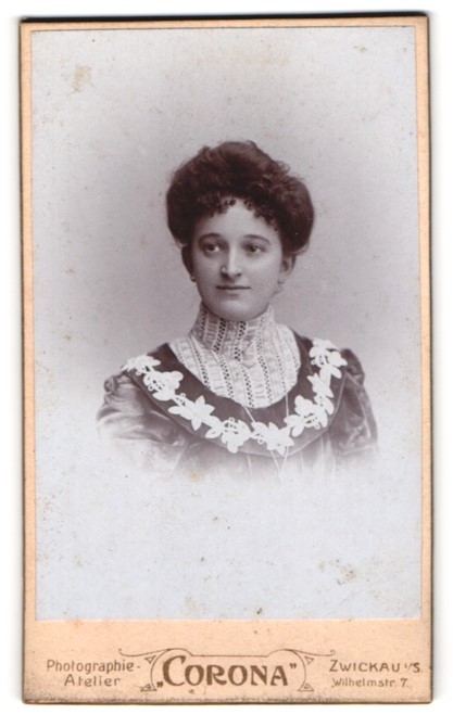 Photography studio Corona, Zwickau, Wilhelmstr. 7, commoner lady with curly