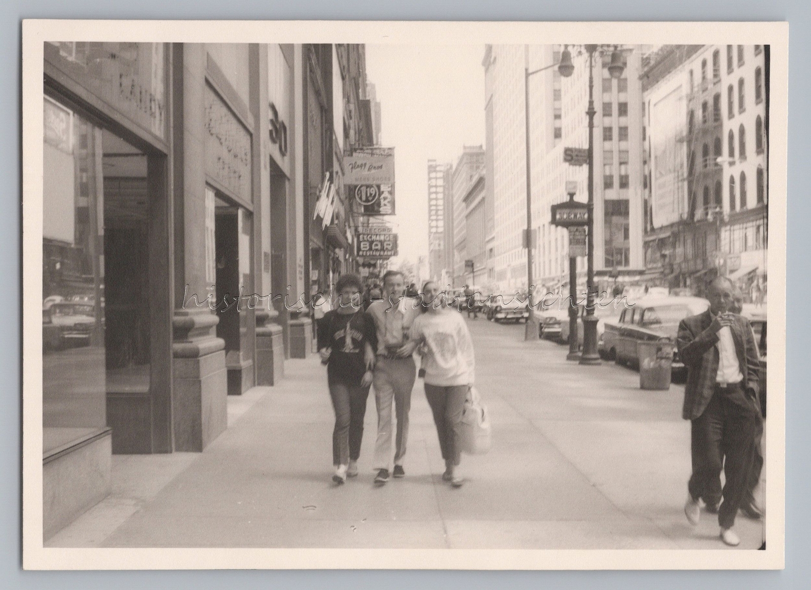 New York USA 1964 – Streetlife Advertising – Vintage Photo 1960s