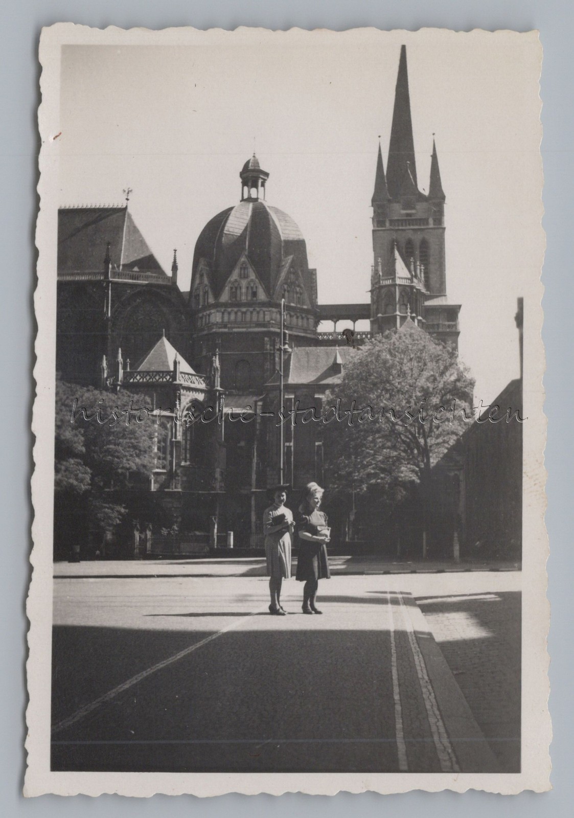 Aachen 1943 – 2 Women with Hat in Front of Cathedral – Old Photo 1940s