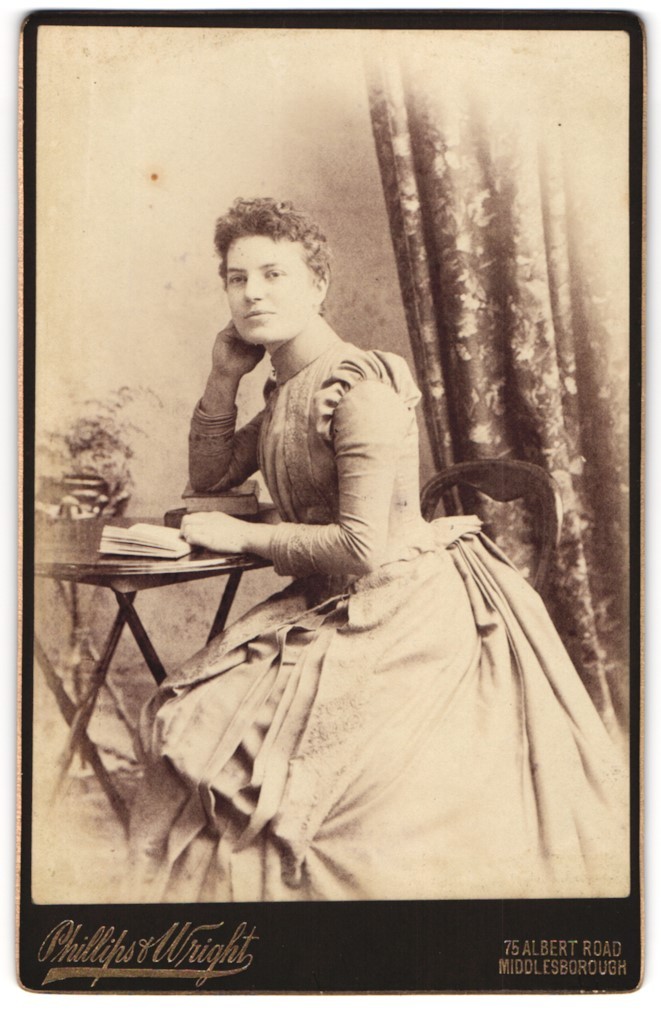 Photograph Phillips & Wright, Middlesbrough, 75, Albert Road, Young Lady in Kle