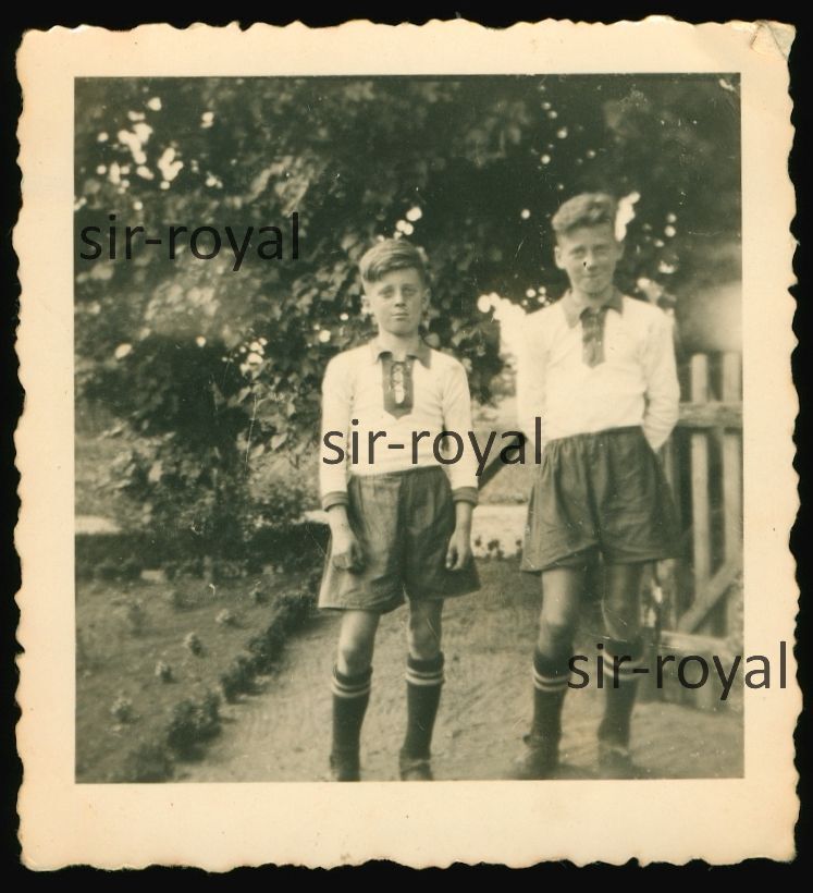 Boys 1950 in football jerseys after victory against Nützen Segeberg – photo 6x6cm