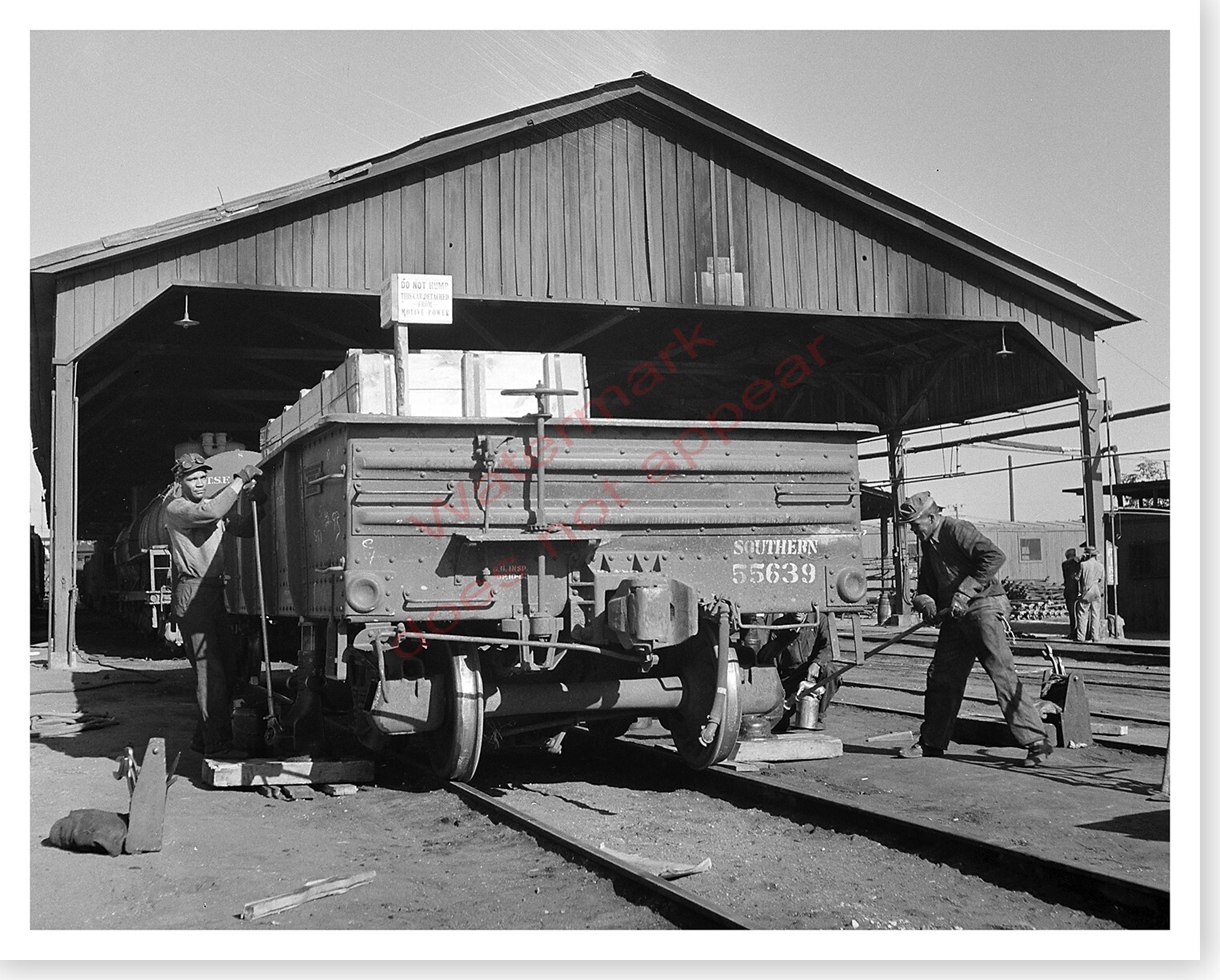 ATSF Atchison Topeka Santa Fe Railroad 1943 Car Repair 8×10 Silver Halide Photo