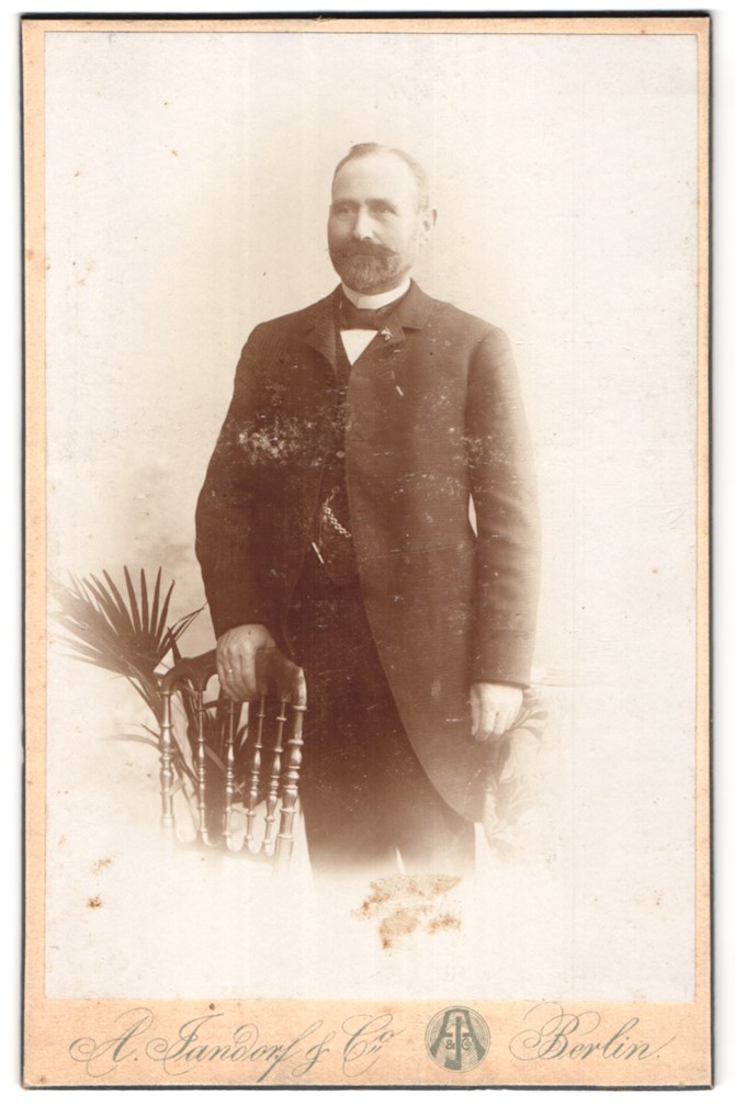 Photograph A. Jandorf, Berlin, Brunnenstrasse 19 – 21, experienced gentleman in suit