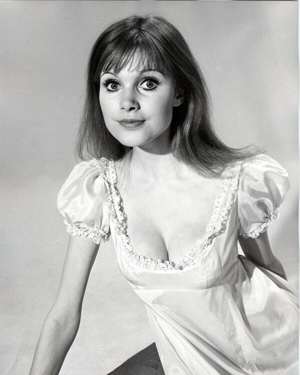 Madeline Smith Busty in negligee Hammer Horror Vampire Lovers Pin Up 8×10 Photo