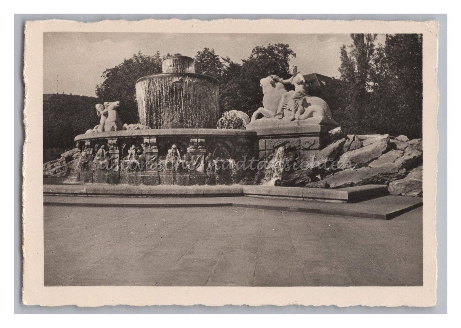 Munich-Wittelsbach fountain-old photo 193e0r