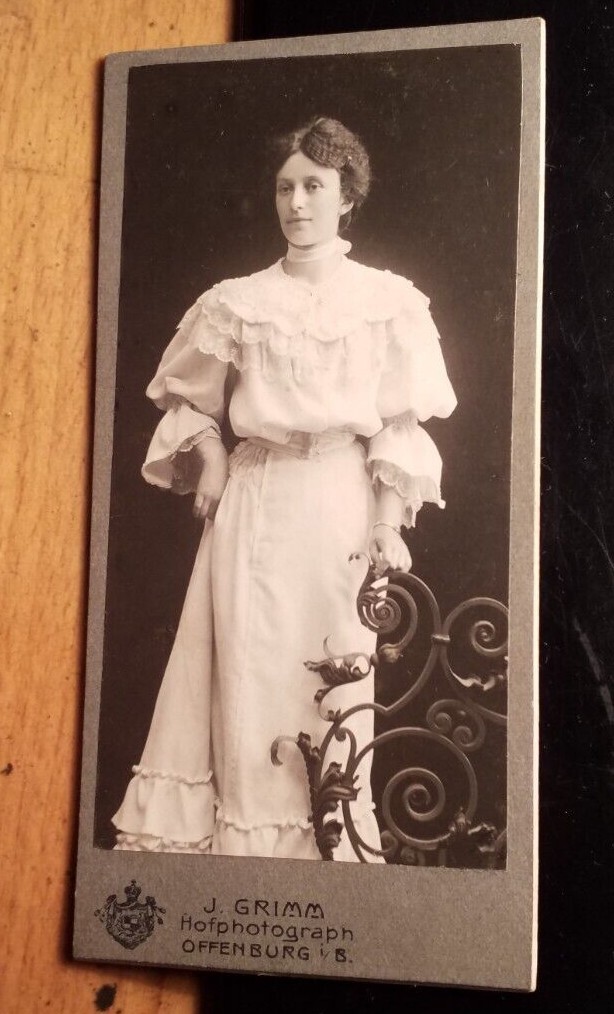 Standing girl – young woman/CDV J. Grimm Offenburg I. B.