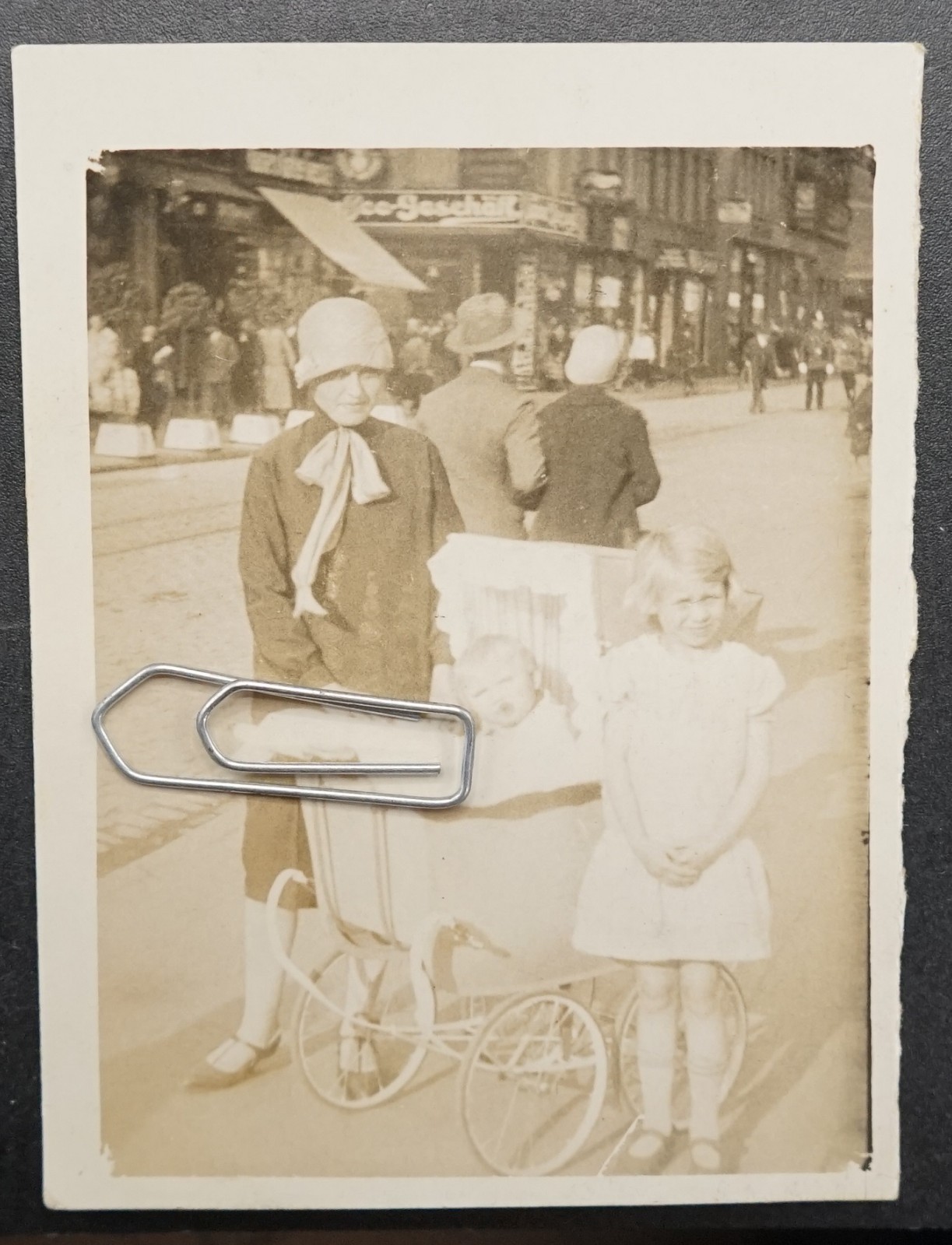 Photo portrait woman mother pram view advertising Berlin Oberhausen hat house
