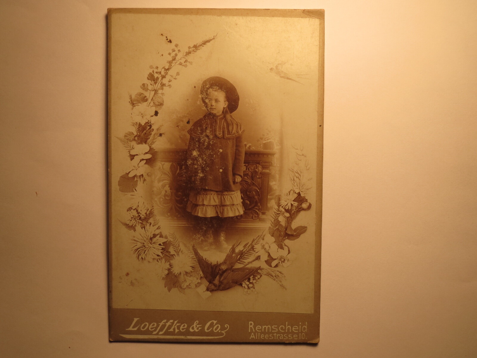 standing girl with hat/KAB Loeffke & Co. Remscheid