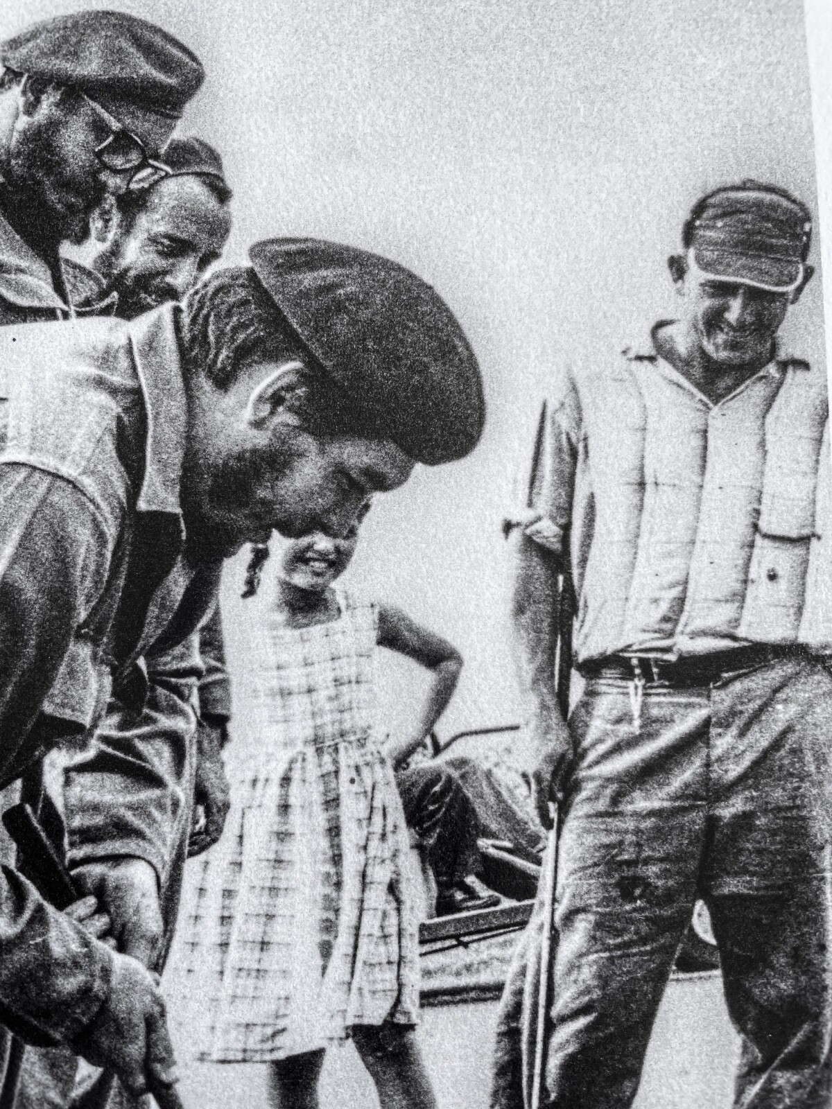 Che Guevara Playing Golf with Fidel Castro – Rare Candid Moment (16×12″)