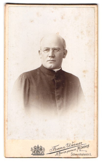 Photograph Franz Werner, Munich, Schwanthalerstr. 1, Portrait Pastor in Talar