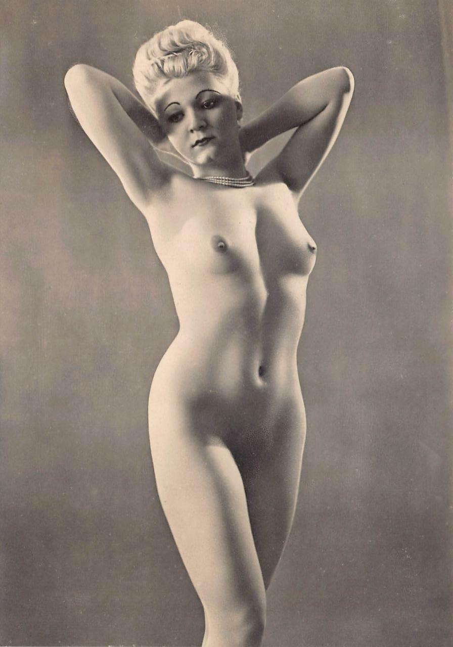 WOMAN PEARL NECKLACE NUDITY RISQUE FRANCE POSTCARD / PHOTOGRAPH (c. 1950s)