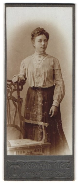 Photography Hermann Tietz, Hamburg, Burstah 12/14, portrait beautiful Miss