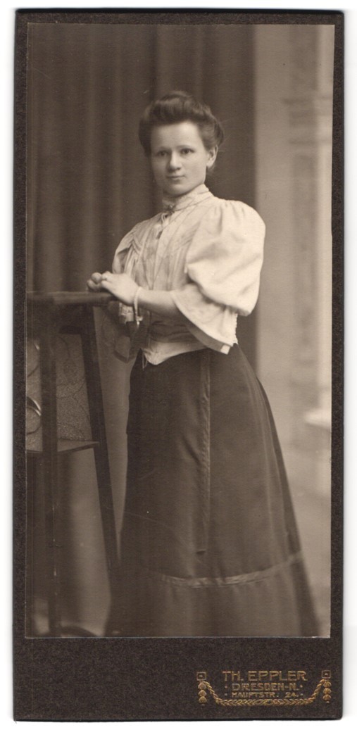 Photograph Th. Eppler, Dresden-N, Hauptstrasse 24, portrait young lady in hübsc