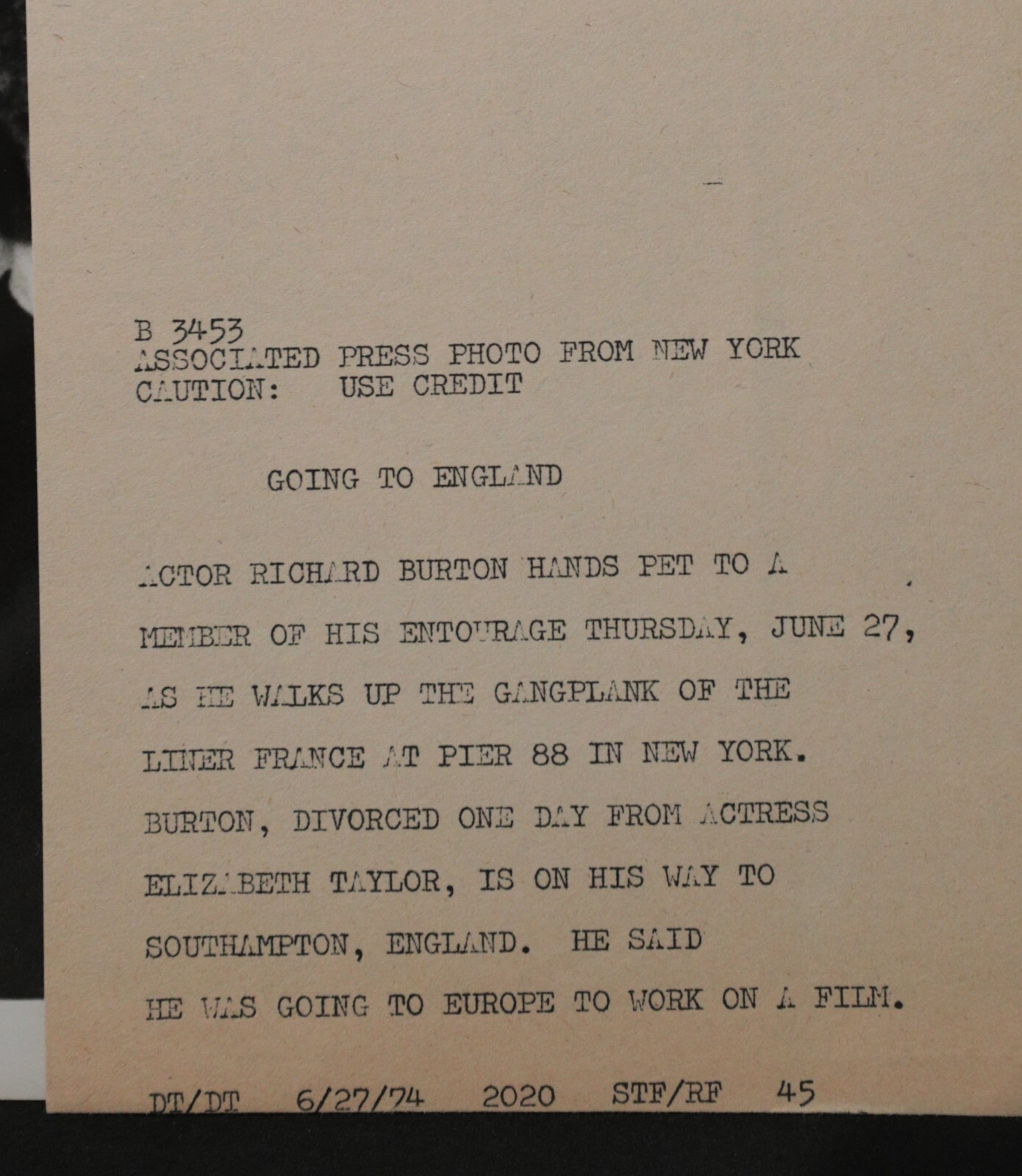 Richrd Burton day after Liz Taylor divorce 9×7 b/w 1974