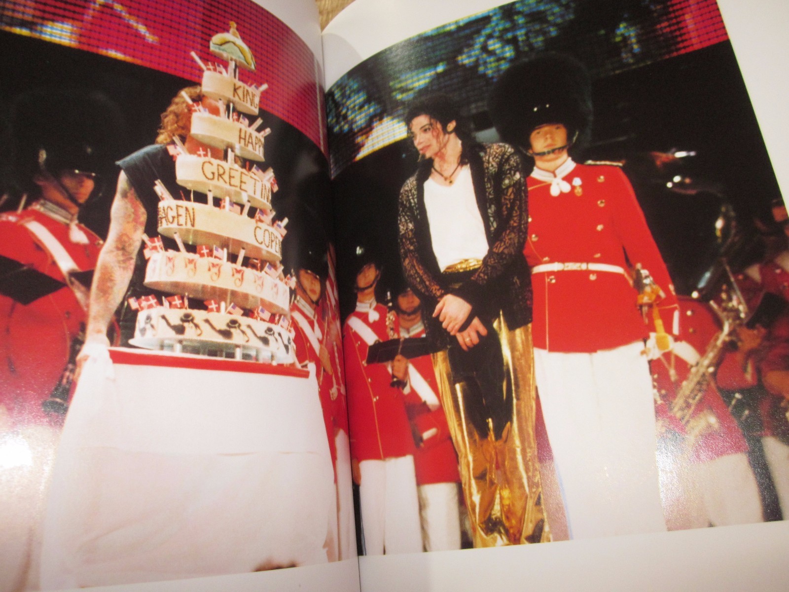 Michael Jackson　PHOTO Book KING OF POP Japan version 2005 with Certification