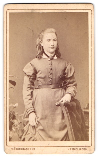 Photography Eduard Schultze, Heidelberg, Plöckstrasse 79, handsome girl