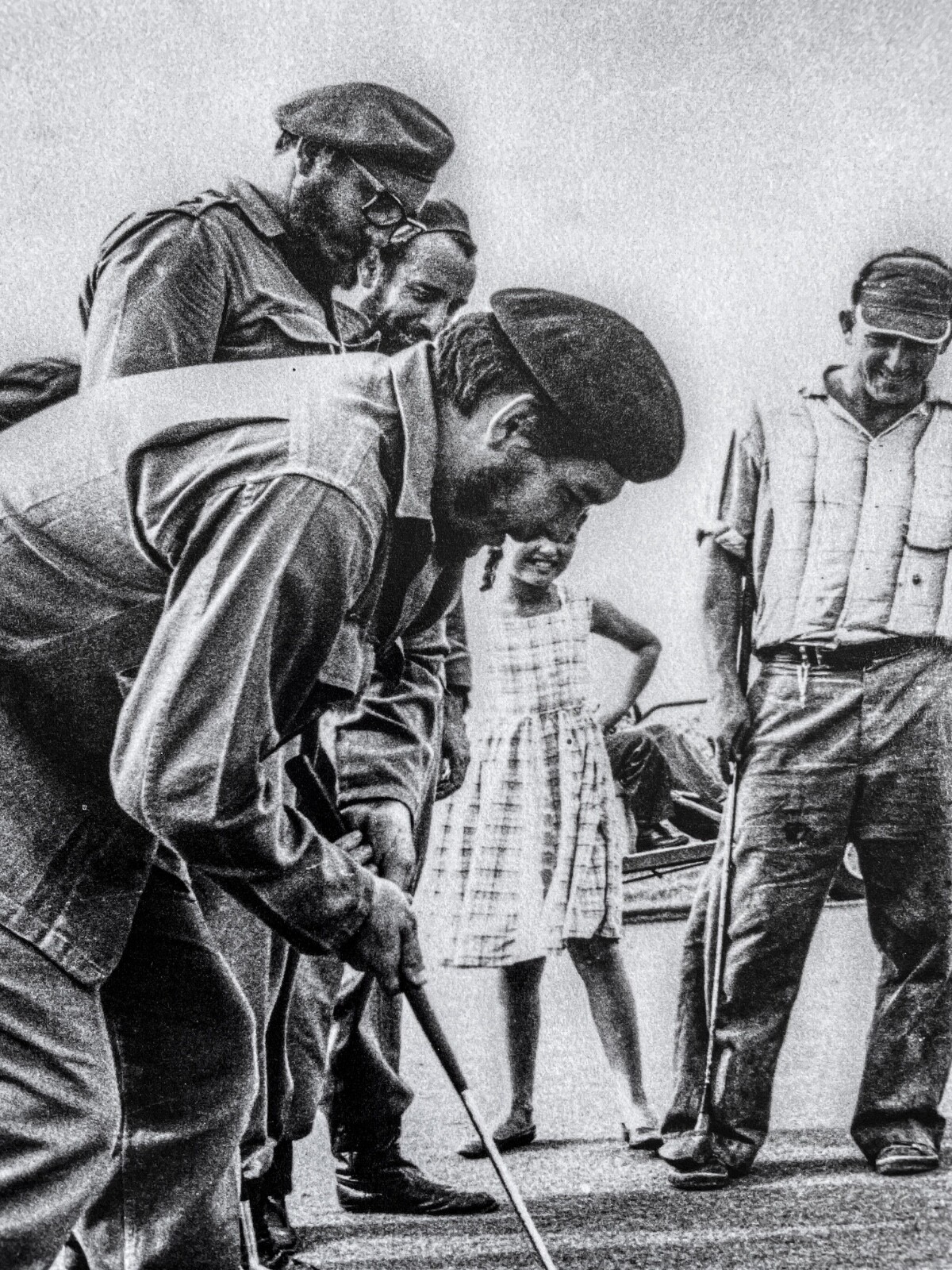 Che Guevara Playing Golf with Fidel Castro – Rare Candid Moment (16×12″)