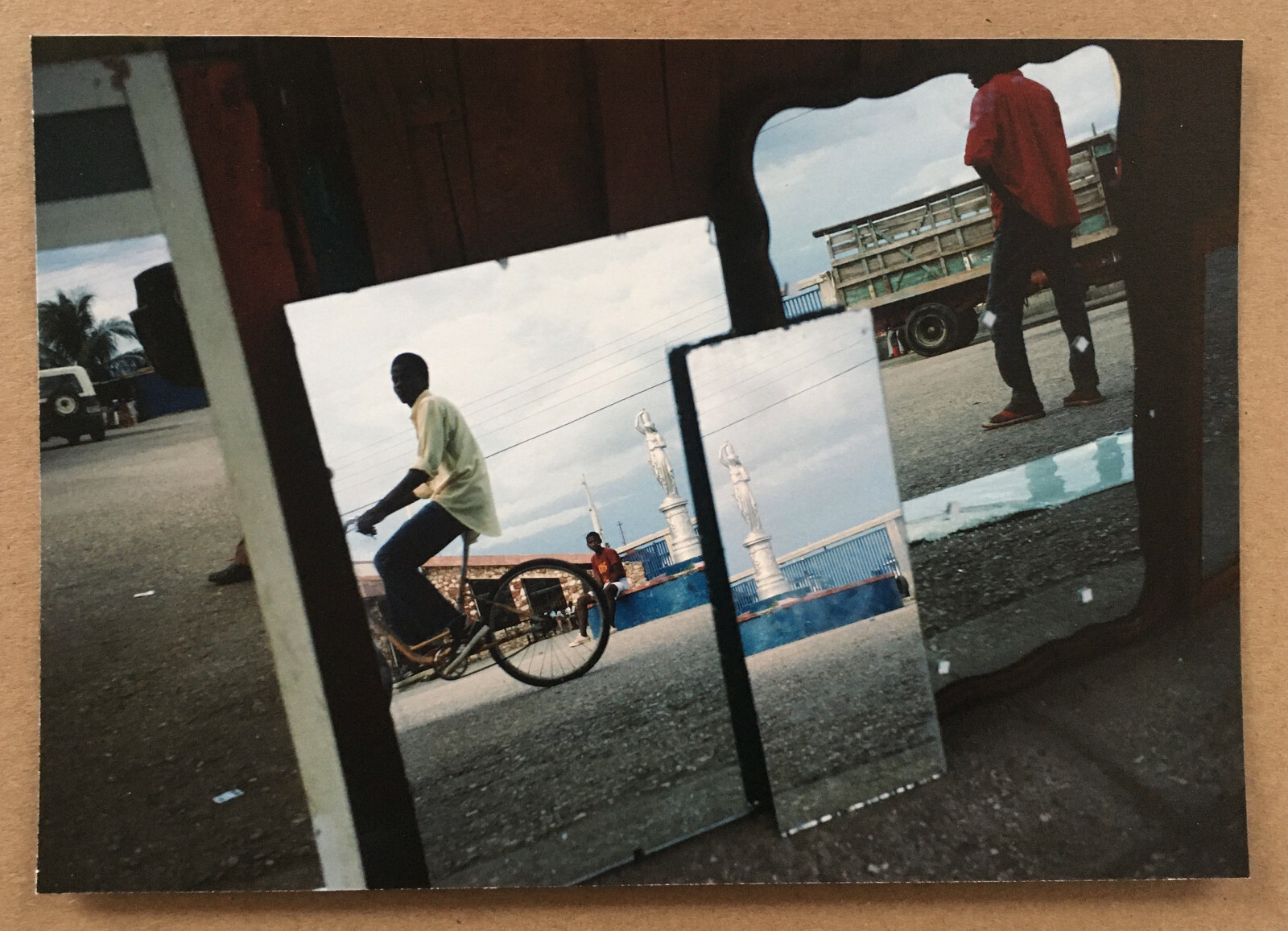 ALEX WEBB signed limited edition photograph – TWO Portfolio (2018)