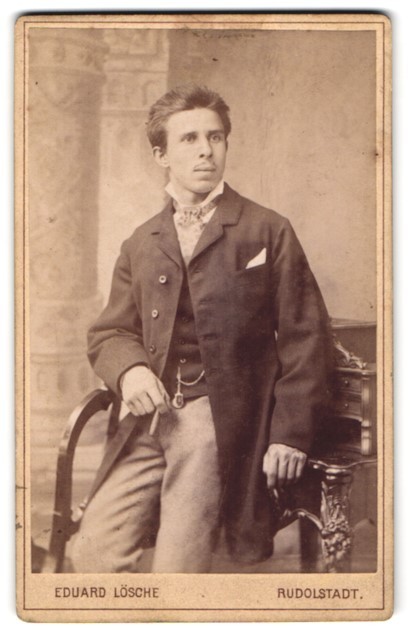 Photograph Eduard Lösche, Rudolstadt, Mauer-Str. 454, young man with a cig