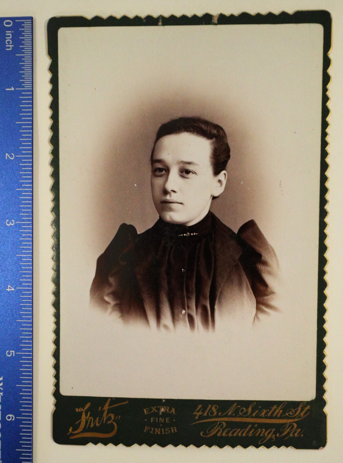 Cabinet Card, 4×6.5, lady, scalloped edges, gilt, Fritz, Reading PA